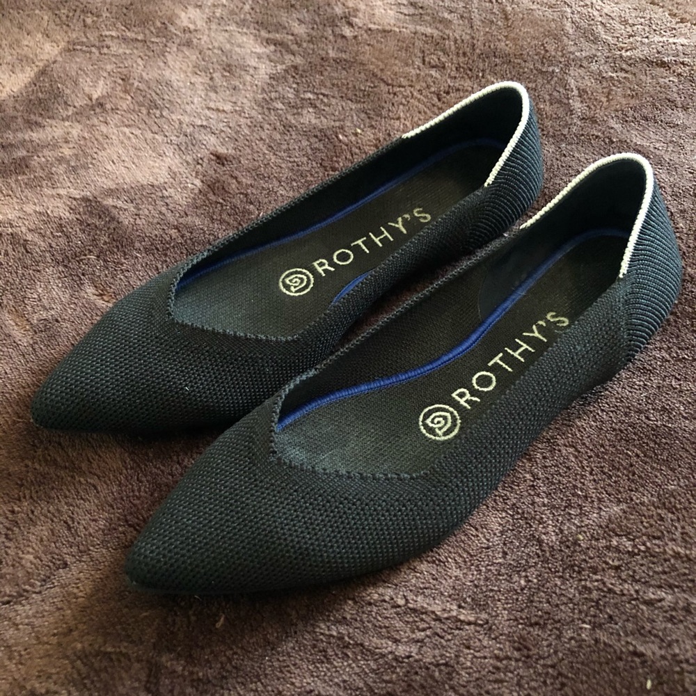 RARE Black Rothy’s Point Shoes White Heel Size 7